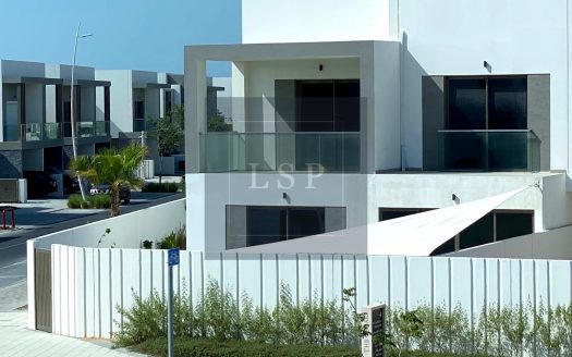 Single Row Corner | Vacant | Luxury 3BR Villa